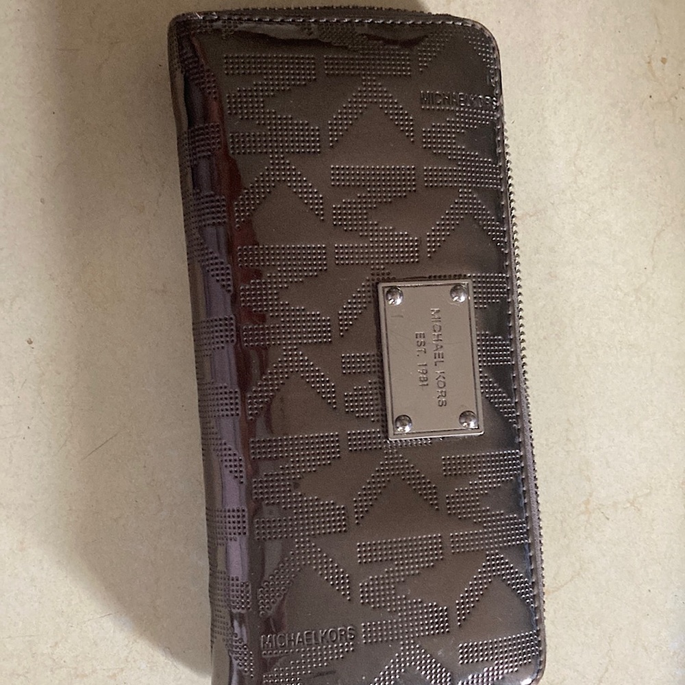 Michael Kors zip around wallet MK logo